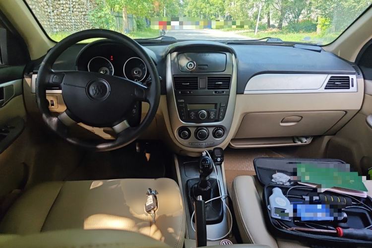 Used Buick Excelle 2011 1.6 LX-MT Center Console