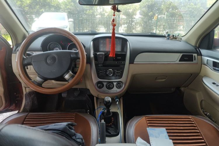 Used Buick Excelle 2011 1.6 LX-MT Center Console