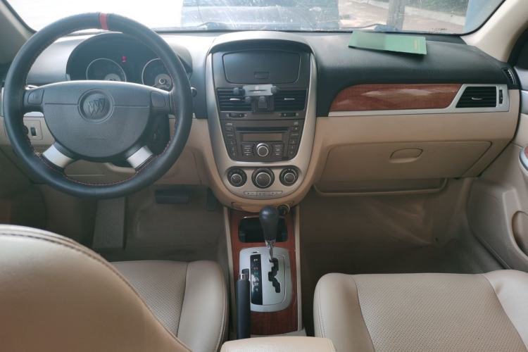 Used Buick Excelle 2011 1.6 LE-AT Center Console