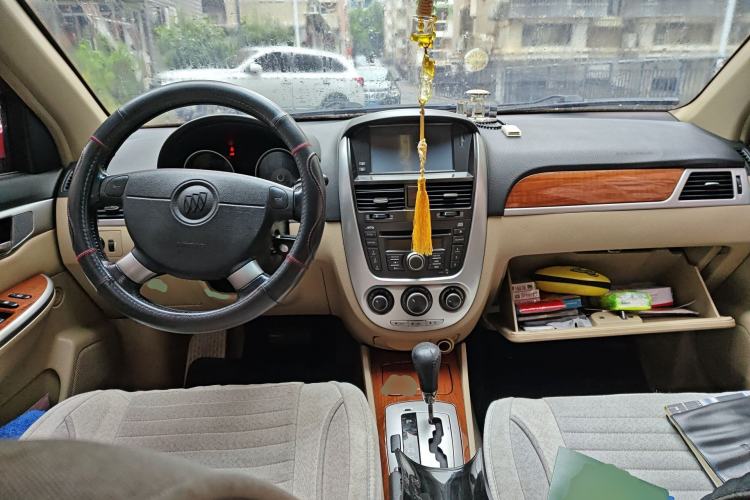 Used Buick Excelle 2011 1.6 LE-AT Center Console