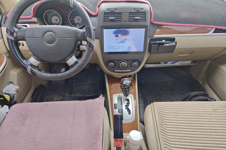 Used Buick Excelle 2011 1.6 LE-AT Center Console