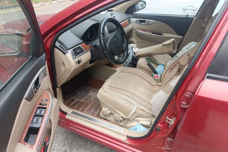 Used Buick Excelle 2011 1.6 LE-MT Driver Seat