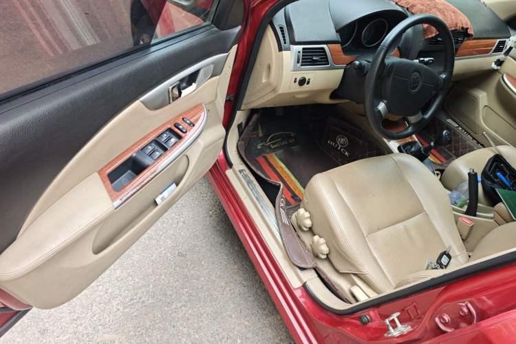 Used Buick Excelle 2011 1.6 LE-MT Driver Seat