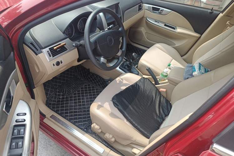 Used Buick Excelle 2011 1.6 LE-MT Driver Seat