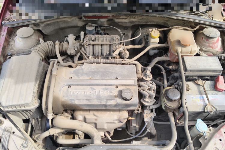 Used Buick Excelle 2011 1.6 LX-MT Engine Bay
