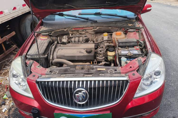 Used Buick Excelle 2011 1.6 LX-MT Engine Bay