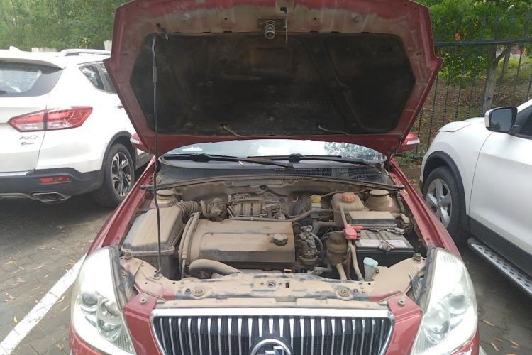 Used Buick Excelle 2011 1.6 LX-MT Engine Bay