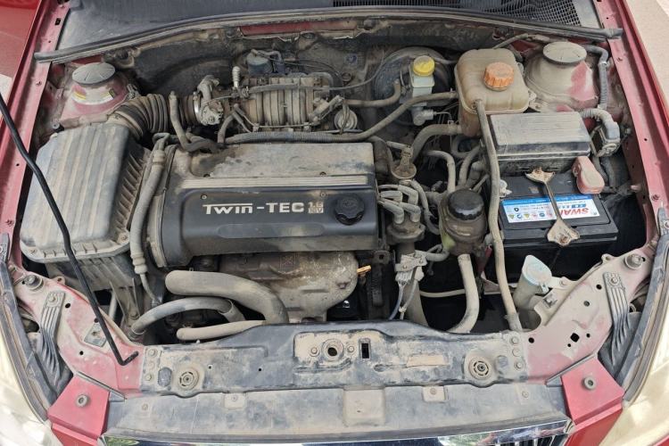 Used Buick Excelle 2011 1.6 LE-MT Engine Bay