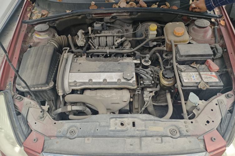 Used Buick Excelle 2011 1.6 LE-MT Engine Bay