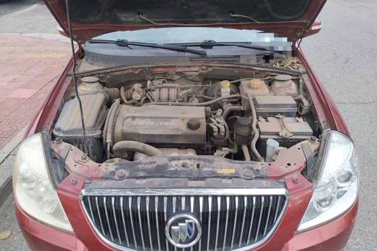 Used Buick Excelle 2011 1.6 LE-MT Engine Bay