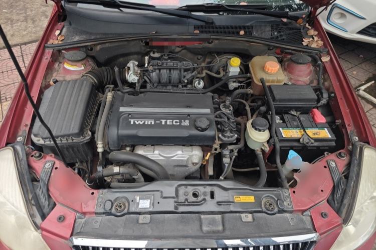 Used Buick Excelle 2011 1.6 LE-MT Engine Bay