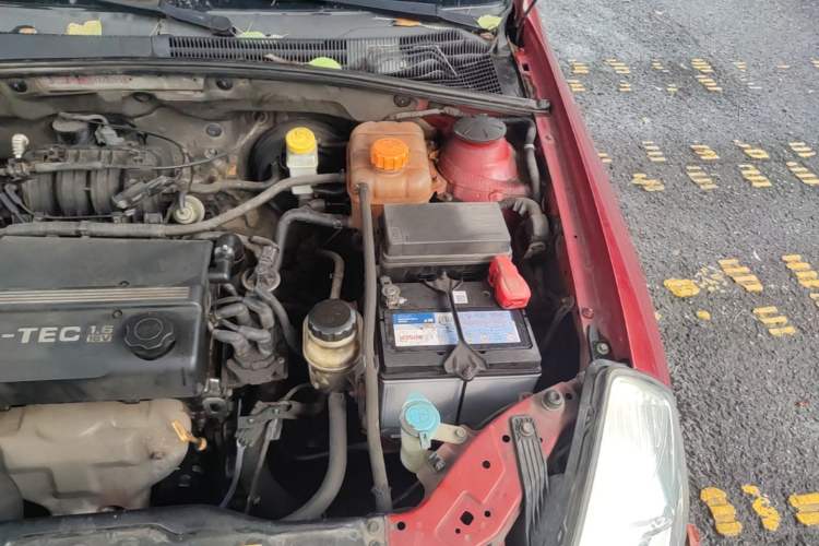 Used Buick Excelle 2011 1.6 LE-MT Engine Bay Left