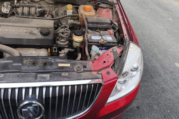 Used Buick Excelle 2011 1.6 LX-MT Engine Bay Left