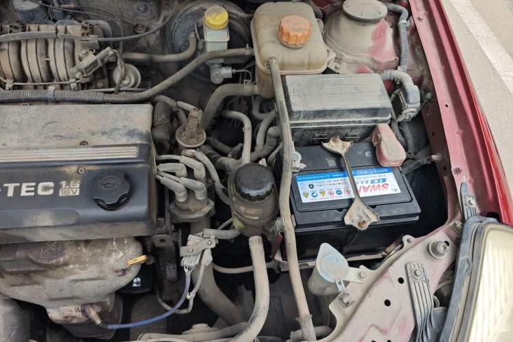 Used Buick Excelle 2011 1.6 LE-MT Engine Bay Left