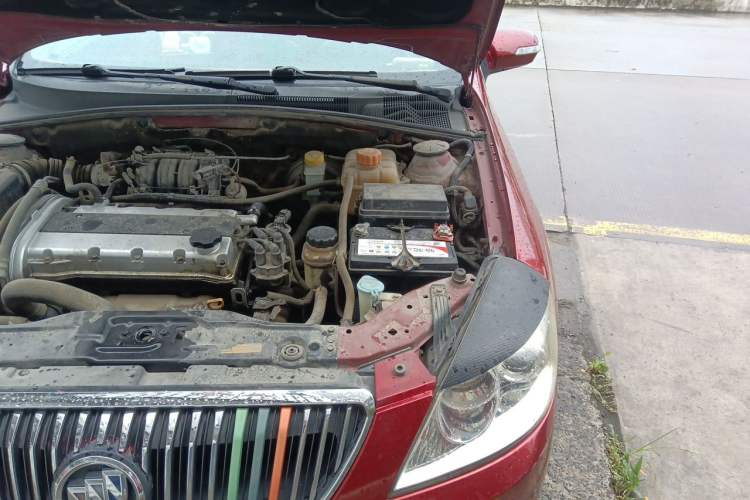 Used Buick Excelle 2011 1.6 LE-MT Engine Bay Left