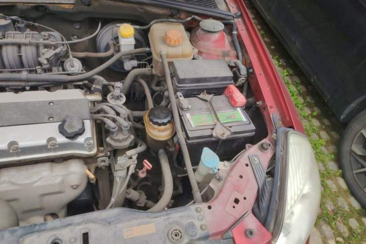 Used Buick Excelle 2011 1.6 LE-AT Engine Bay Left