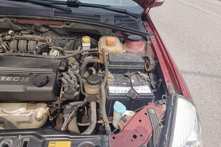 Used Buick Excelle 2011 1.6 LE-MT Engine Bay Left