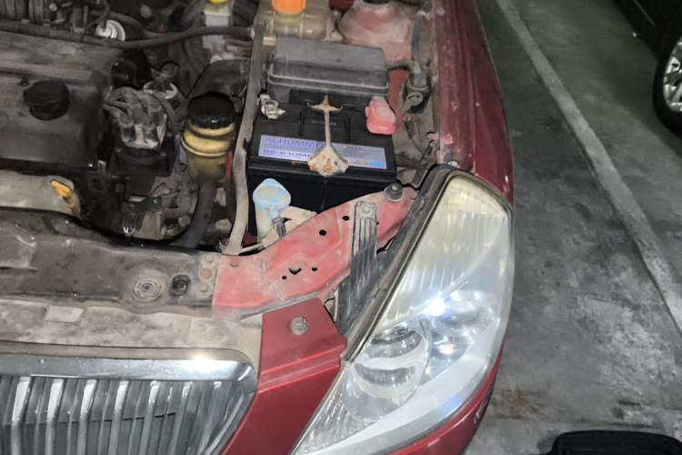 Used Buick Excelle 2011 1.6 LX-MT Engine Bay Left