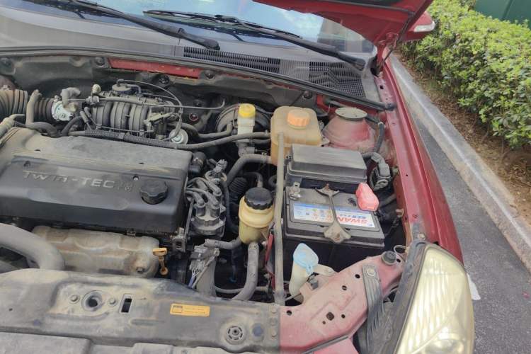 Used Buick Excelle 2011 1.6 LX-MT Engine Bay Left