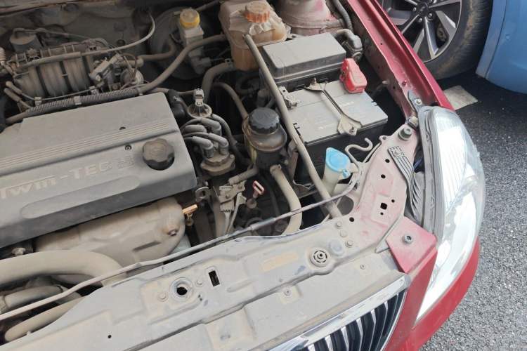 Used Buick Excelle 2011 1.6LX-AT Engine Bay Left