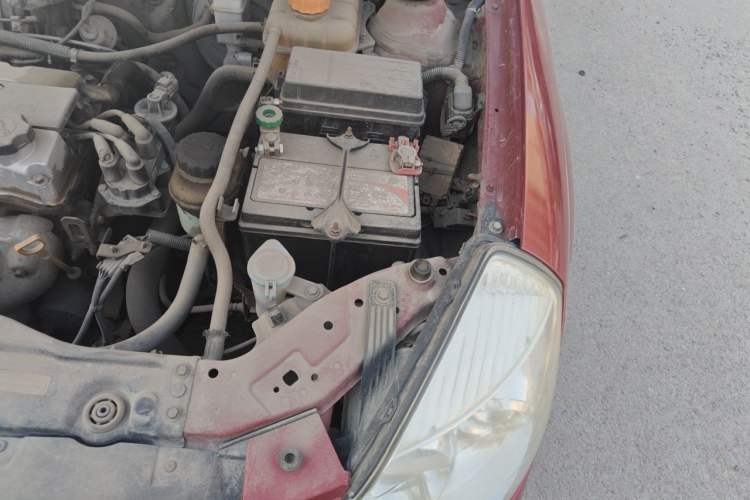 Used Buick Excelle 2011 1.6 LX-MT Engine Bay Left