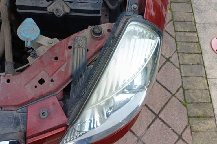 Used Buick Excelle 2011 1.6 LE-AT Engine Bay Left