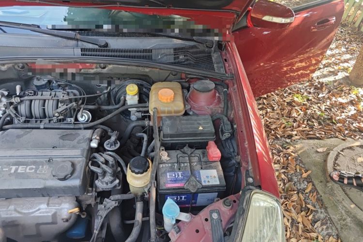 Used Buick Excelle 2011 1.6 LX-MT Engine Bay Left