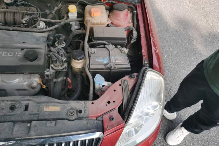 Used Buick Excelle 2011 1.6 LE-AT Engine Bay Left