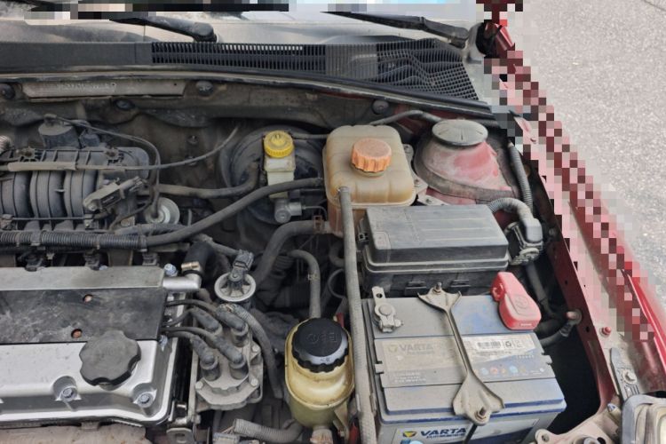 Used Buick Excelle 2011 1.6LX-AT Engine Bay Left