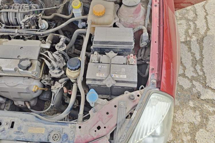 Used Buick Excelle 2011 1.6 LE-AT Engine Bay Left