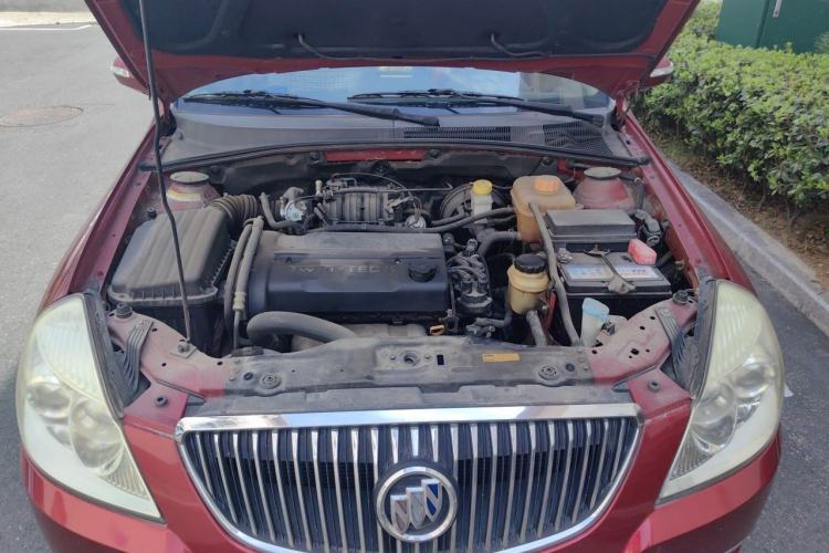 Used Buick Excelle 2011 1.6 LX-MT Engine Bay
