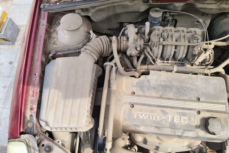 Used Buick Excelle 2011 1.6 LX-MT Engine Bay Right