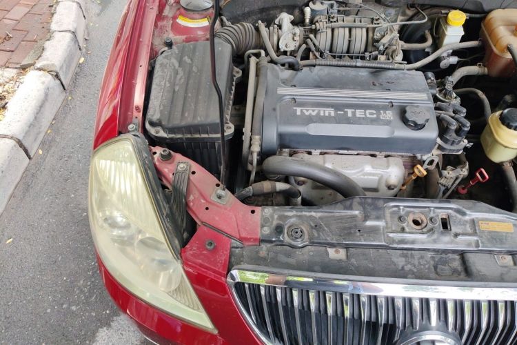 Used Buick Excelle 2011 1.6 LE-AT Engine Bay Right
