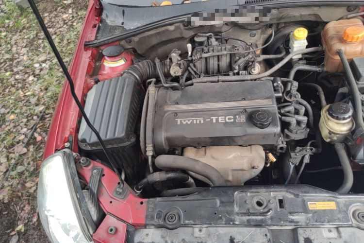 Used Buick Excelle 2011 1.6 LE-MT Engine Bay Right