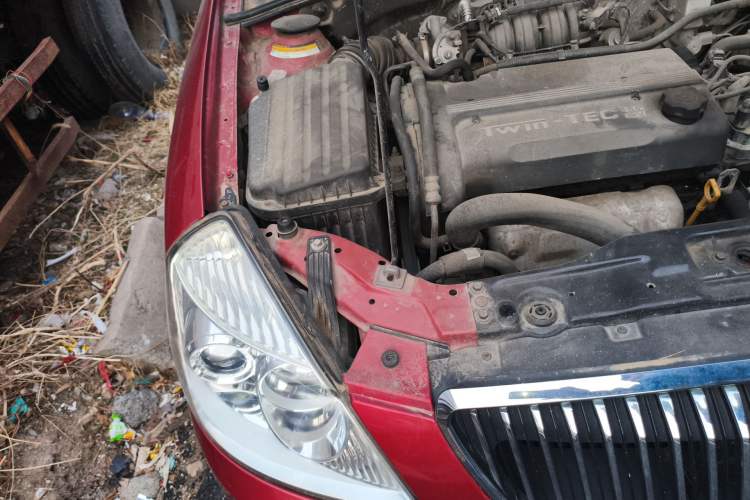 Used Buick Excelle 2011 1.6 LX-MT Engine Bay Right