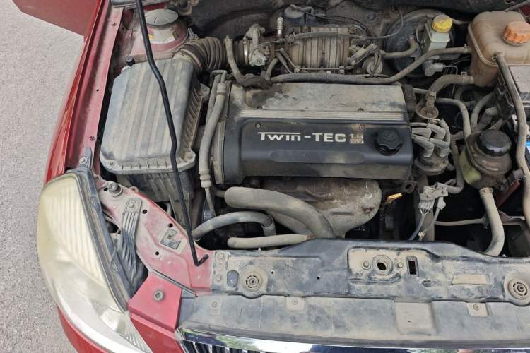 Used Buick Excelle 2011 1.6 LE-MT Engine Bay Right