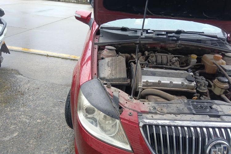 Used Buick Excelle 2011 1.6 LE-MT Engine Bay Right