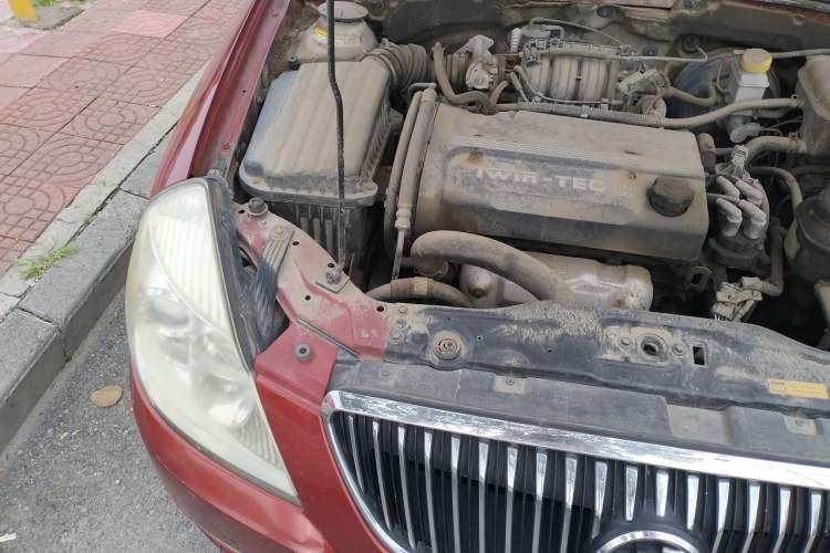 Used Buick Excelle 2011 1.6 LE-MT Engine Bay Right