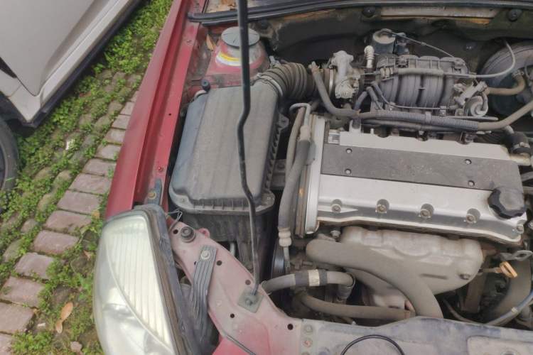 Used Buick Excelle 2011 1.6 LE-AT Engine Bay Right