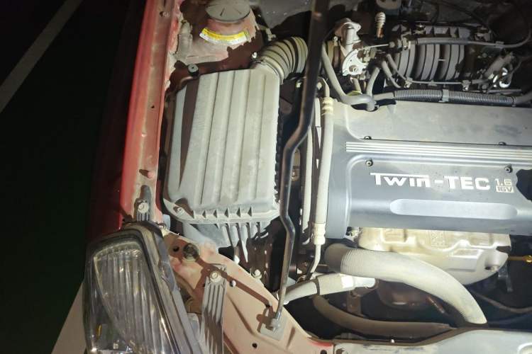 Used Buick Excelle 2011 1.6LX-AT Engine Bay Right