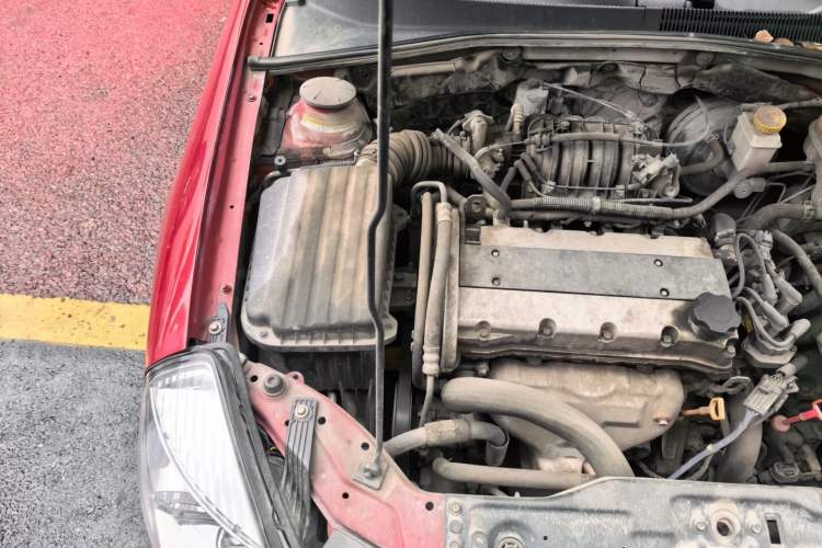 Used Buick Excelle 2011 1.6 LE-AT Engine Bay Right