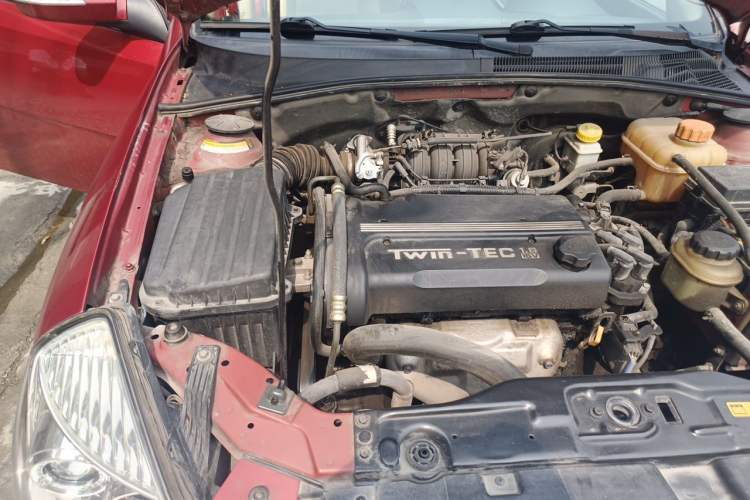 Used Buick Excelle 2011 1.6 LE-MT Engine Bay Right