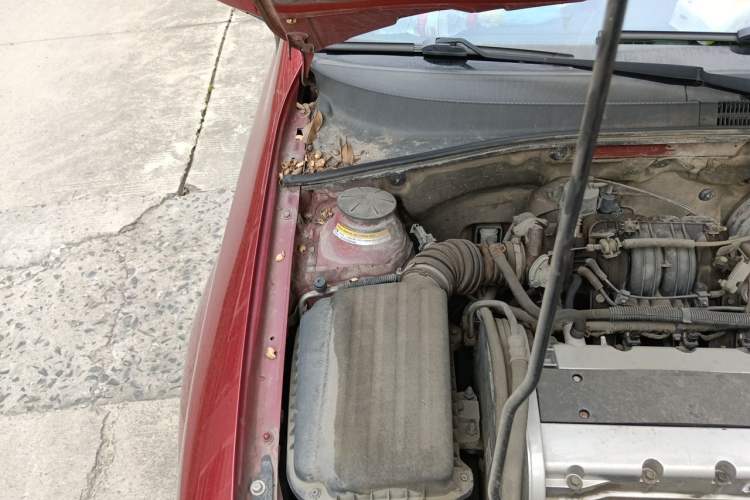 Used Buick Excelle 2011 1.6LX-AT Engine Bay Right