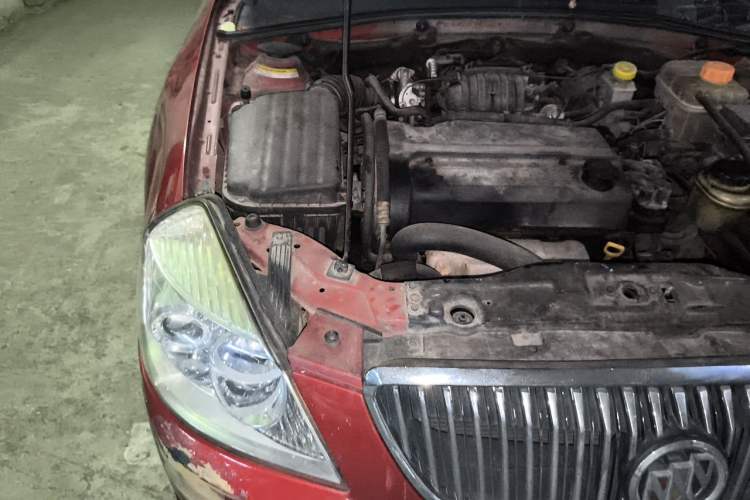 Used Buick Excelle 2011 1.6 LX-MT Engine Bay Right