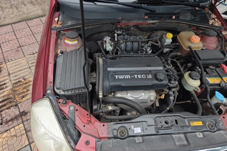 Used Buick Excelle 2011 1.6 LE-MT Engine Bay Right