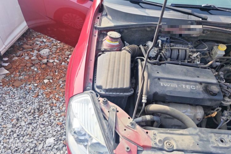 Used Buick Excelle 2011 1.6 LE-MT Engine Bay Right