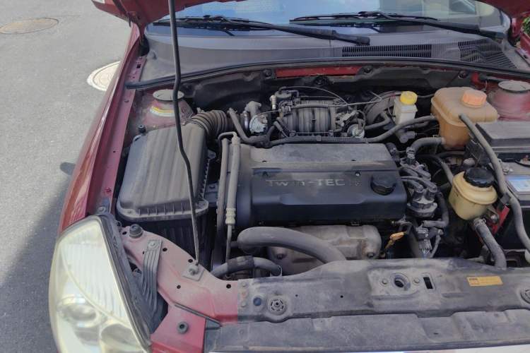 Used Buick Excelle 2011 1.6 LX-MT Engine Bay Right