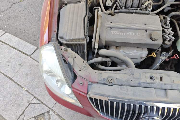 Used Buick Excelle 2011 1.6 LE-AT Engine Bay Right