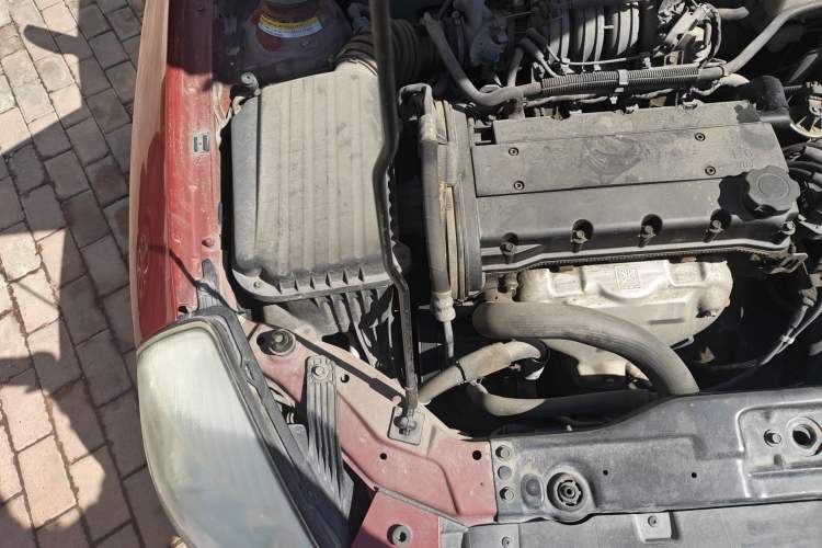 Used Buick Excelle 2011 1.6 LX-MT Engine Bay Right