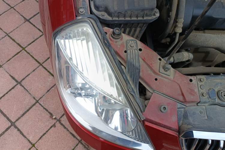 Used Buick Excelle 2011 1.6 LE-AT Engine Bay Right